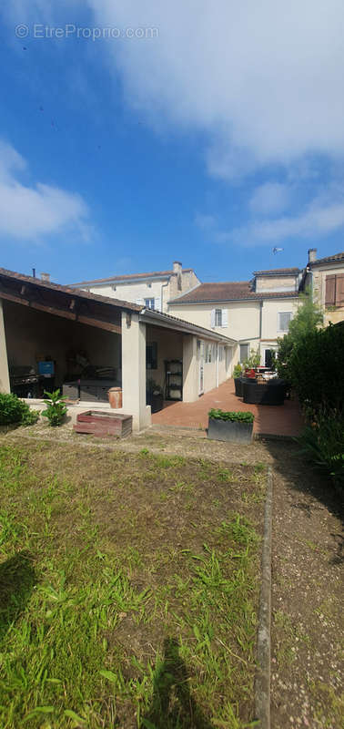 Maison à CHATEAUNEUF-SUR-CHARENTE