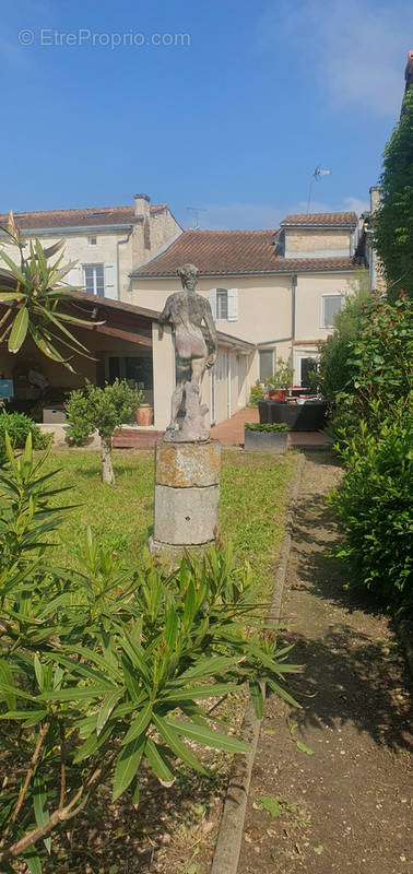 Maison à CHATEAUNEUF-SUR-CHARENTE