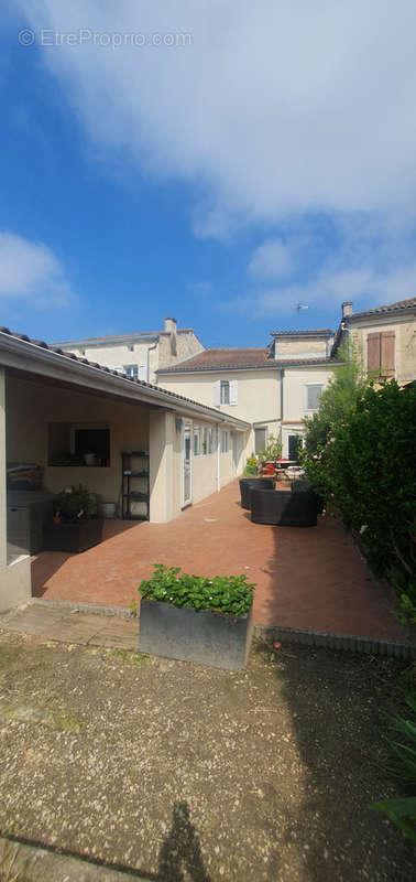 Maison à CHATEAUNEUF-SUR-CHARENTE