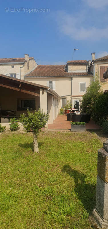 Maison à CHATEAUNEUF-SUR-CHARENTE