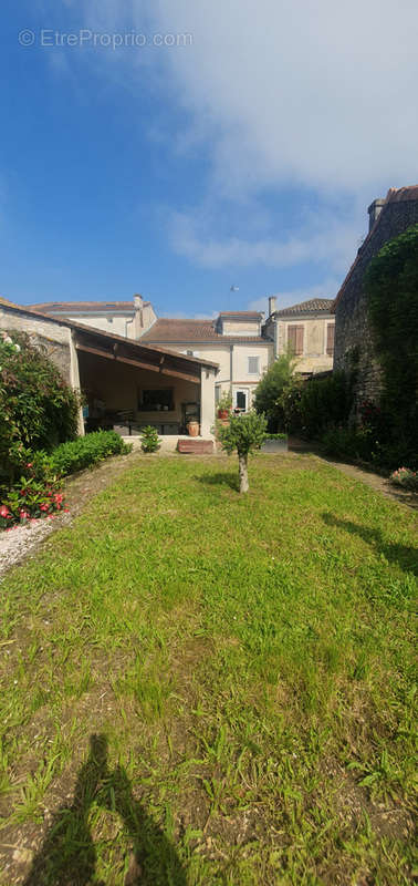 Maison à CHATEAUNEUF-SUR-CHARENTE