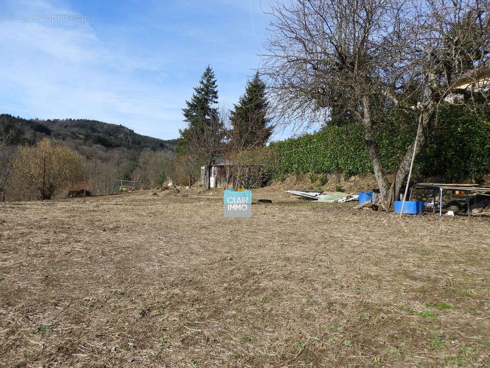 Terrain à SAINT-REMY-SUR-DUROLLE