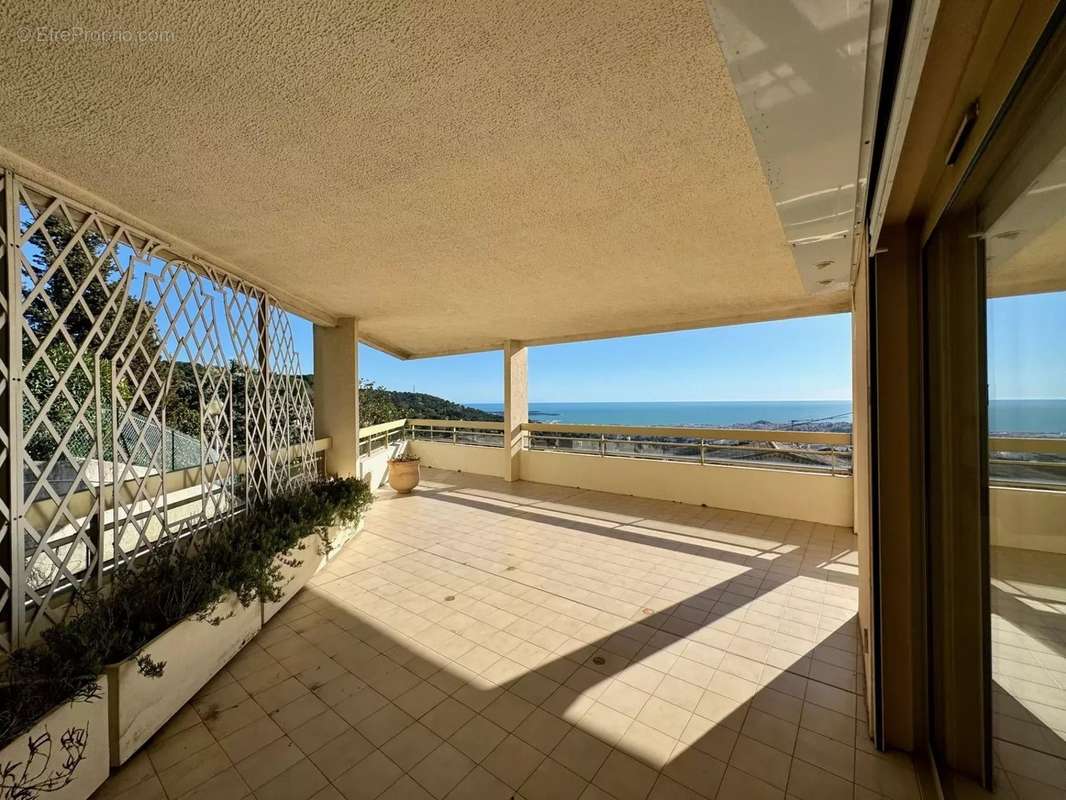 Appartement à MOUGINS