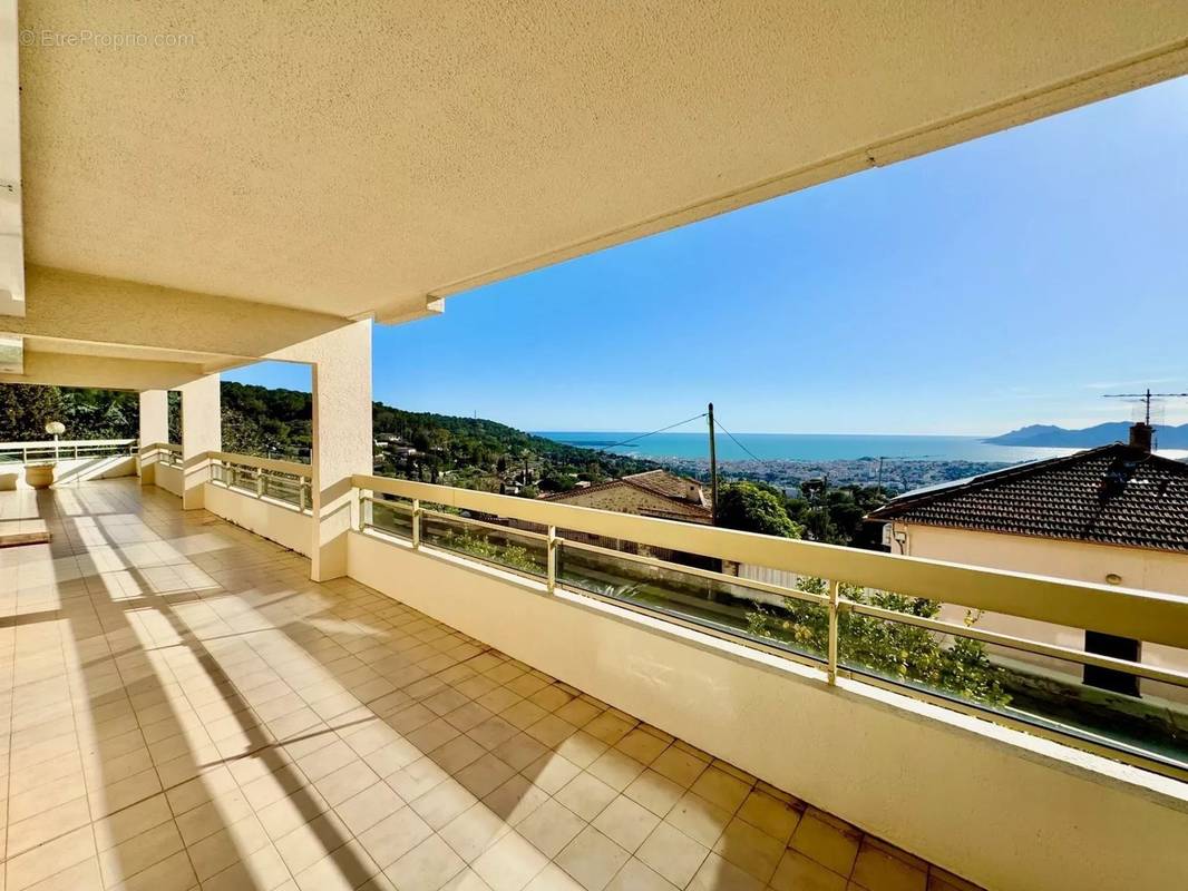 Appartement à MOUGINS