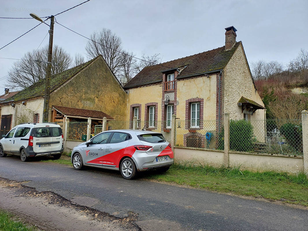 Maison à VILLENEUVE-SUR-YONNE