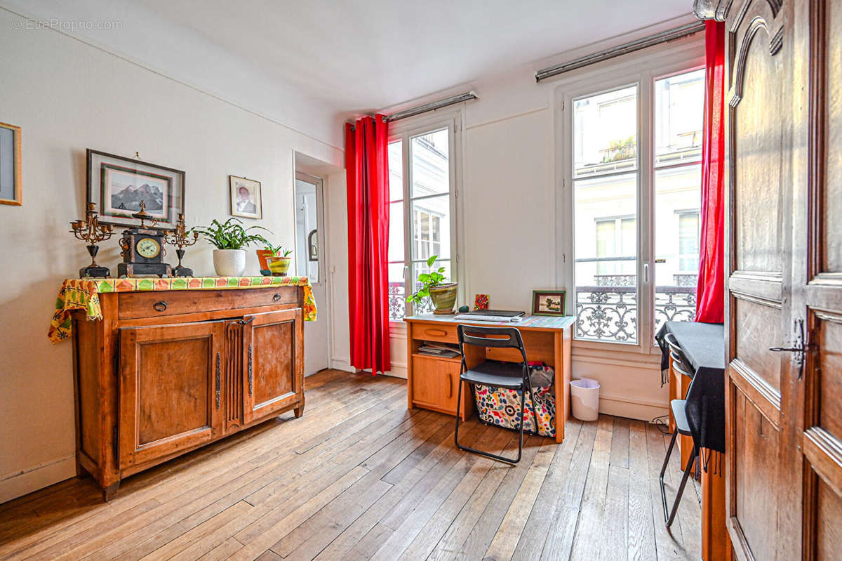 Appartement à PARIS-1E