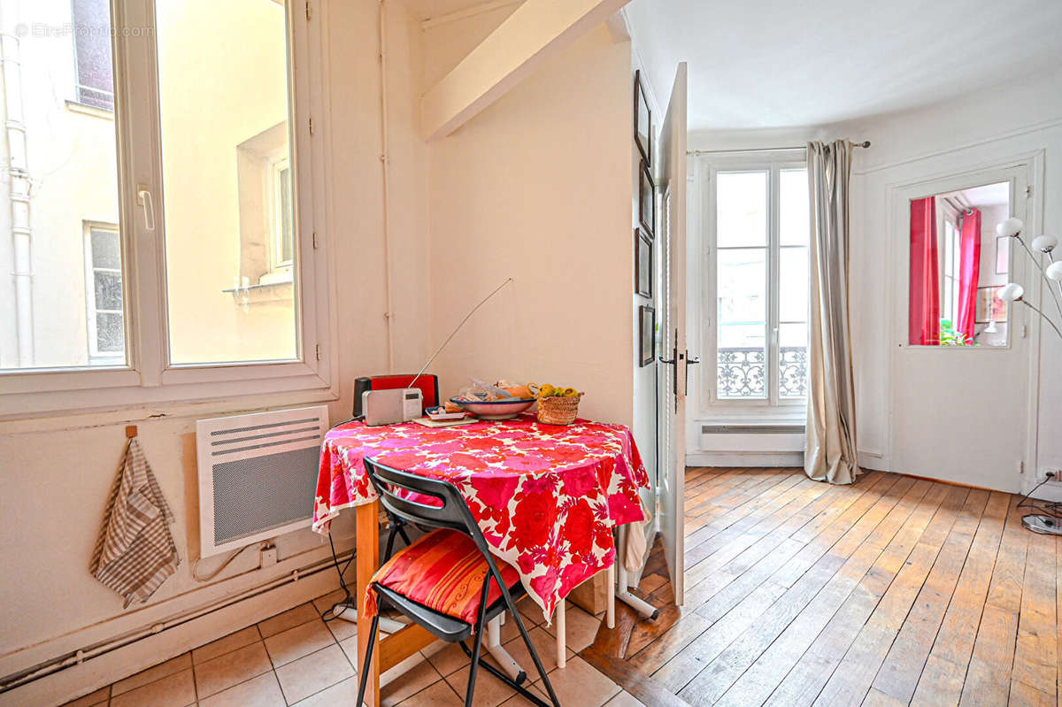 Appartement à PARIS-1E