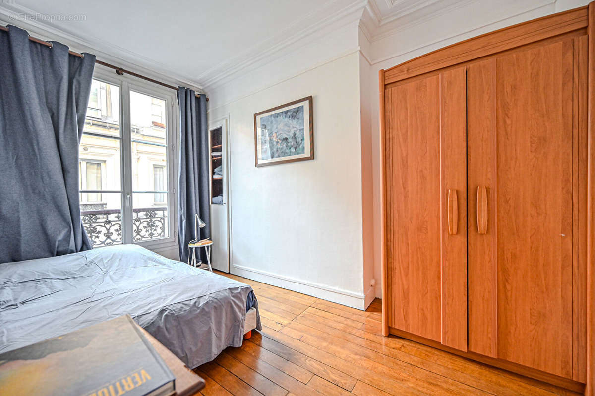 Appartement à PARIS-1E