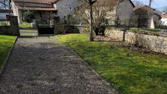 Maison à CHAMPAGNE-MOUTON