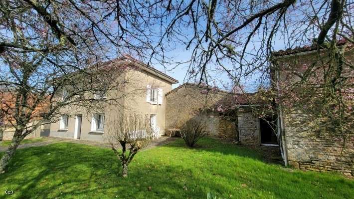 Maison à CHAMPAGNE-MOUTON