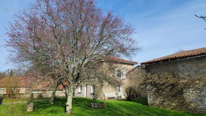 Maison à CHAMPAGNE-MOUTON