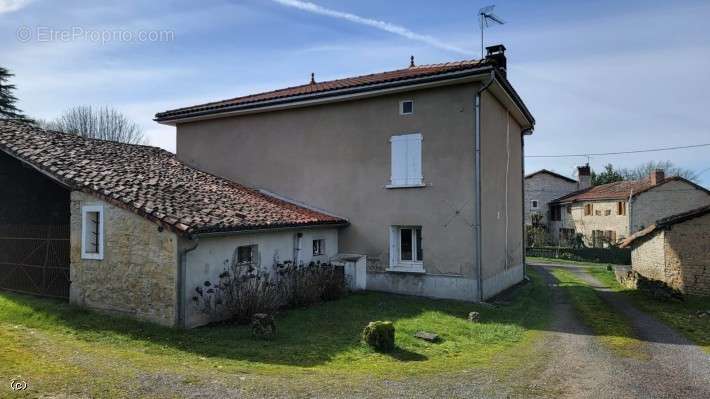 Maison à CHAMPAGNE-MOUTON