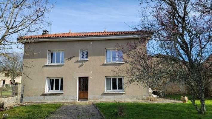 Maison à CHAMPAGNE-MOUTON