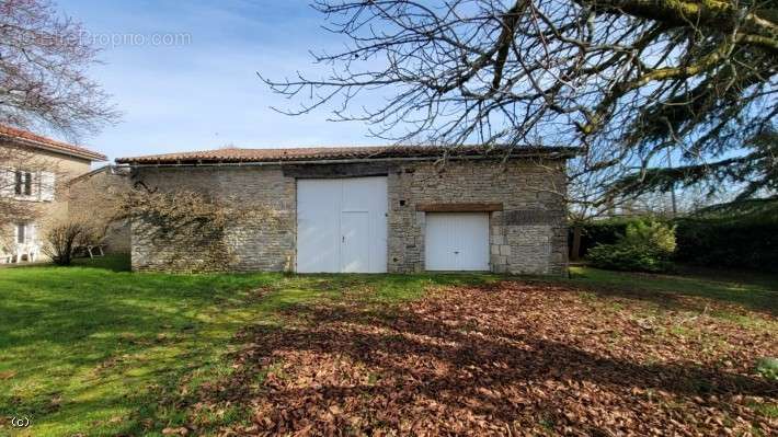 Maison à CHAMPAGNE-MOUTON