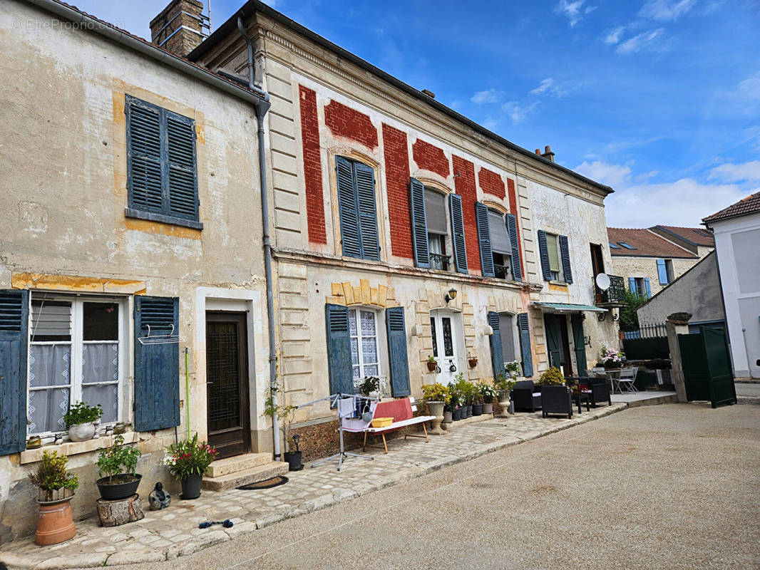 Maison à CRESPIERES