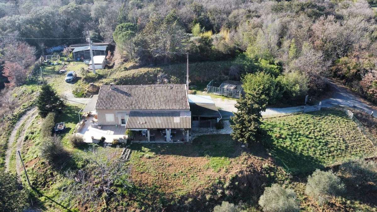 Maison à ROQUEBRUNE-SUR-ARGENS