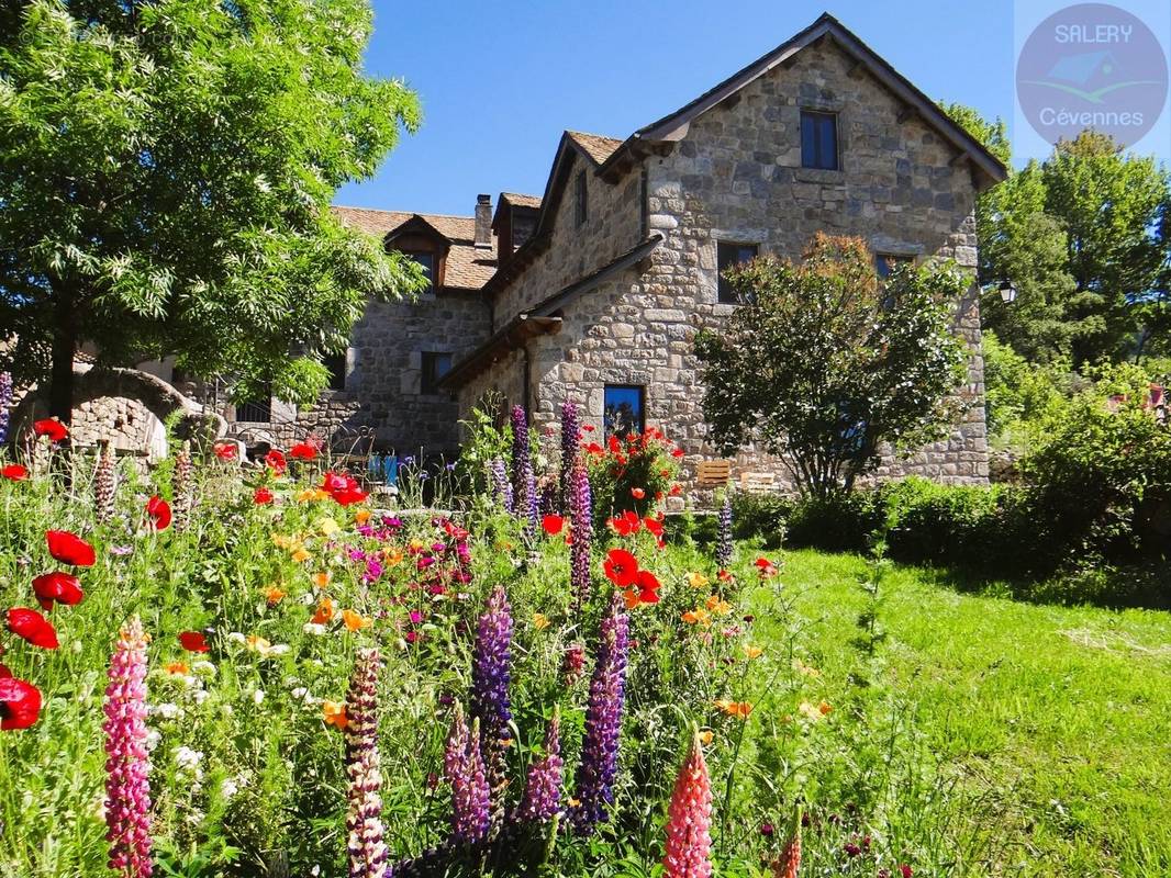 Maison à LE PONT-DE-MONTVERT