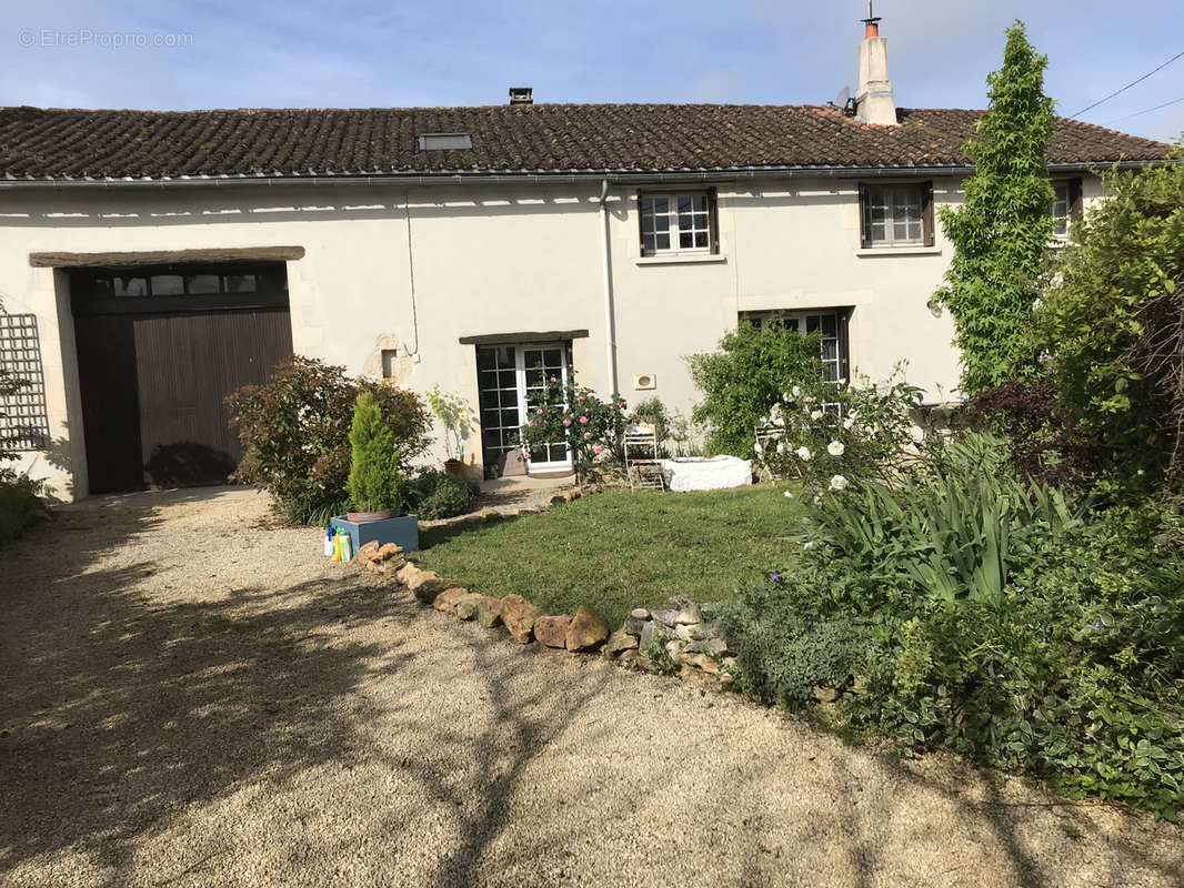 Maison à SAINT-MACOUX