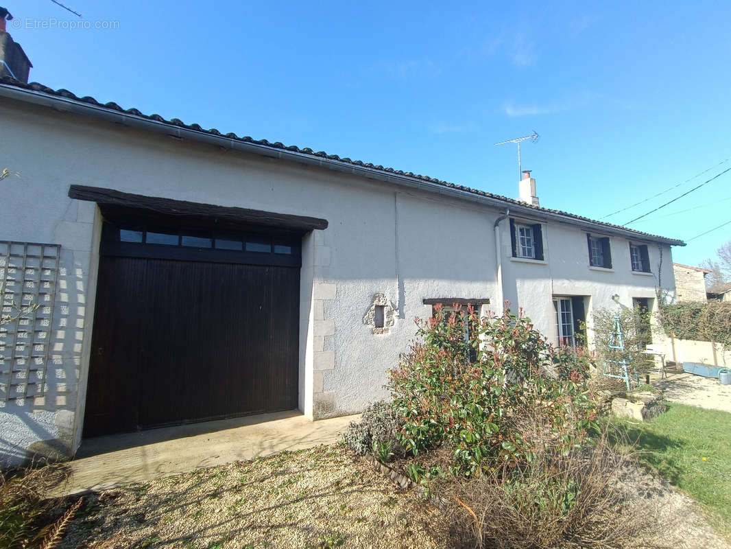 Maison à SAINT-MACOUX