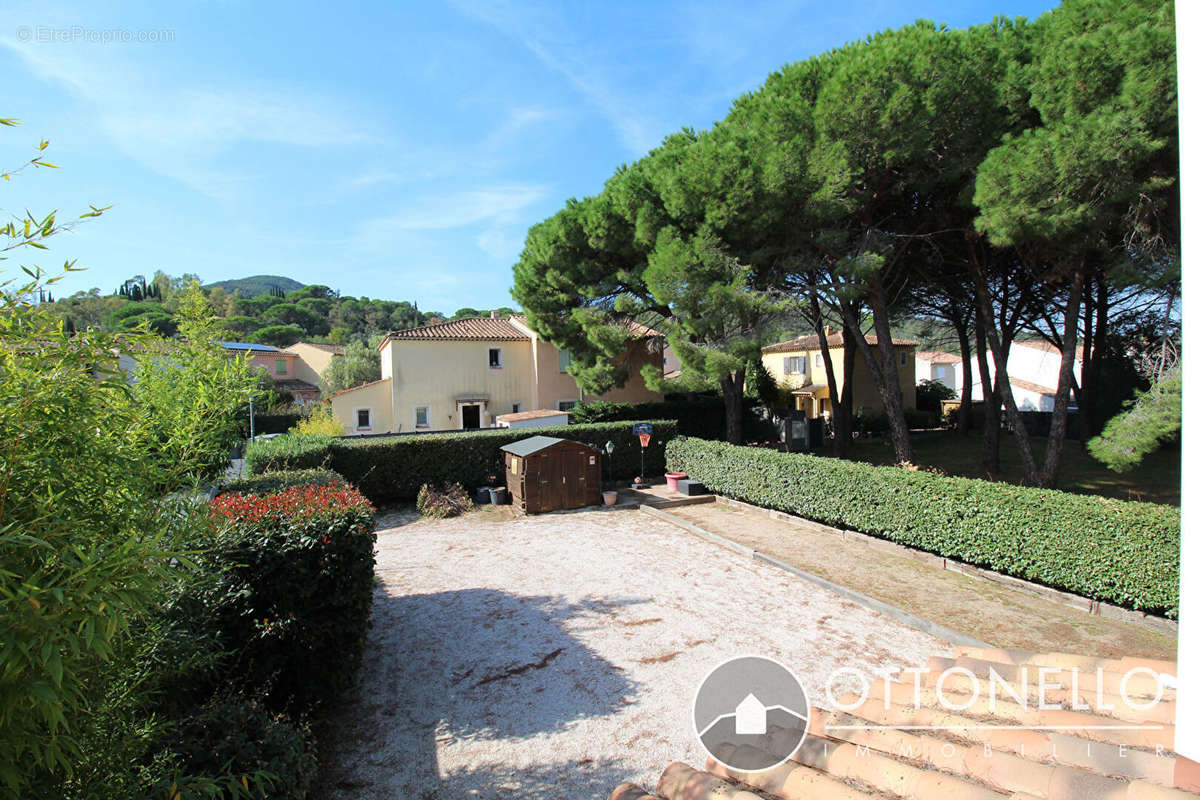 Maison à ROQUEBRUNE-SUR-ARGENS