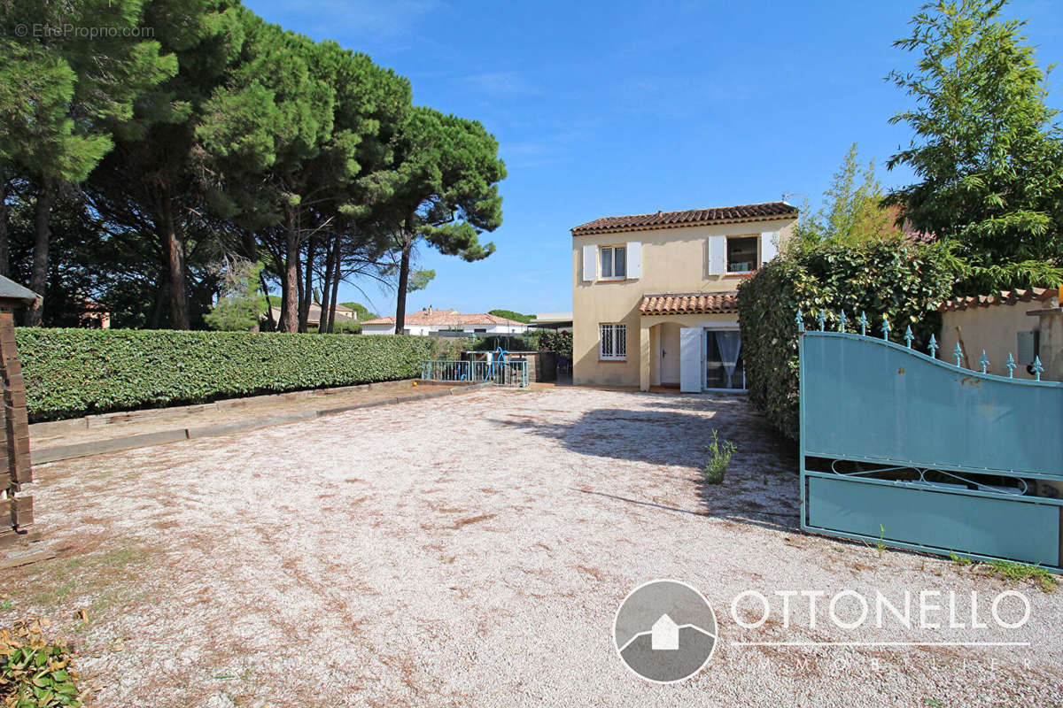 Maison à ROQUEBRUNE-SUR-ARGENS