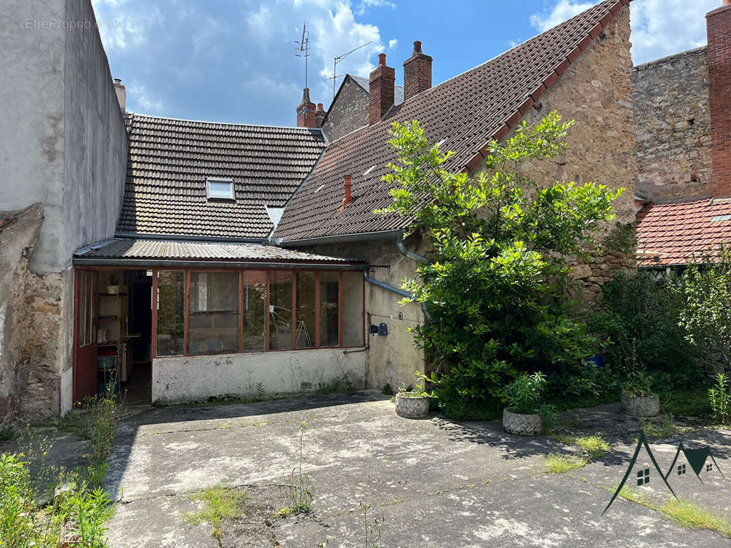 Maison à SAINT-AMAND-MONTROND