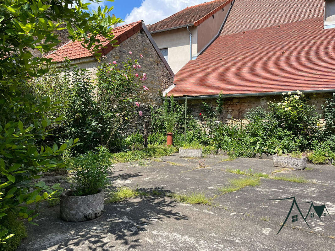 Maison à SAINT-AMAND-MONTROND