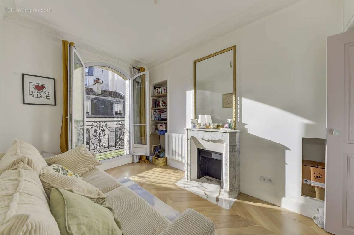 Appartement à PARIS-18E