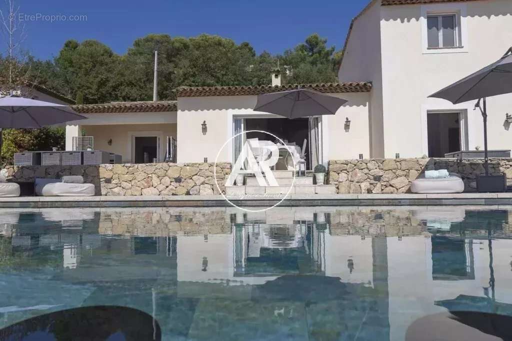 Maison à TOURRETTES-SUR-LOUP