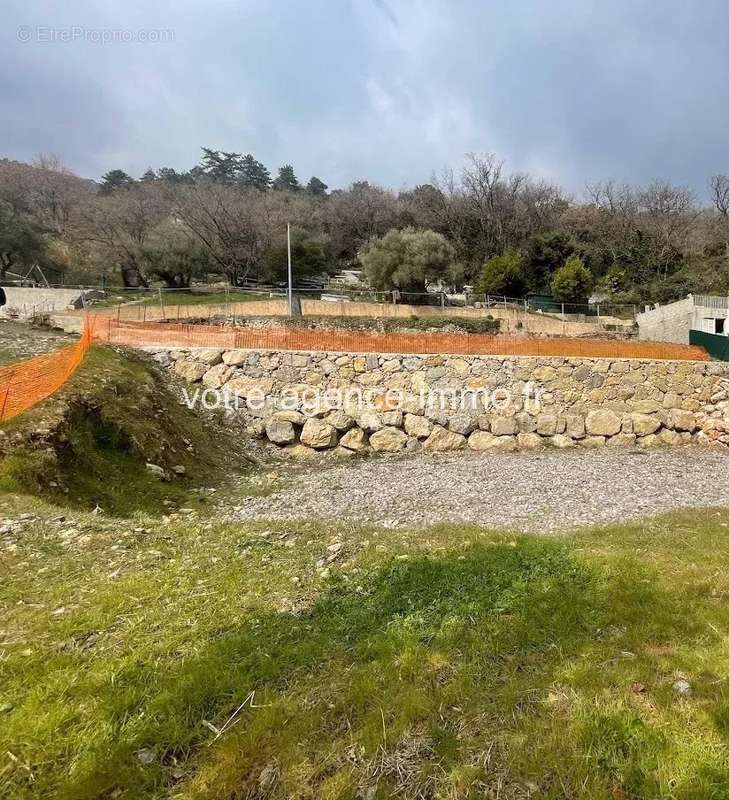 Terrain à CARROS