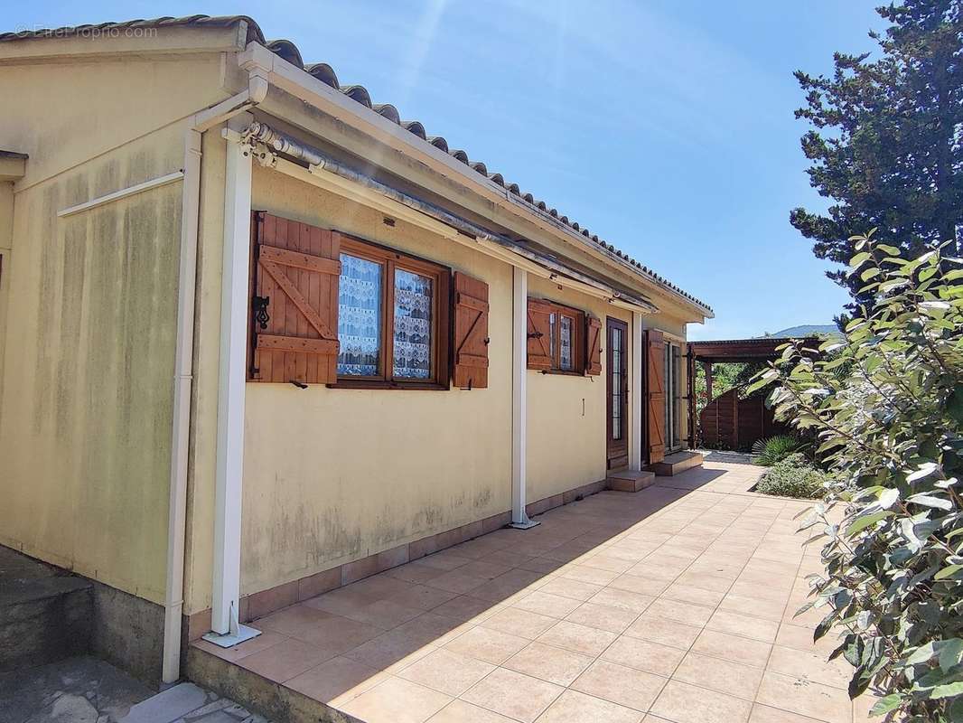 Maison à ROQUEBRUNE-SUR-ARGENS