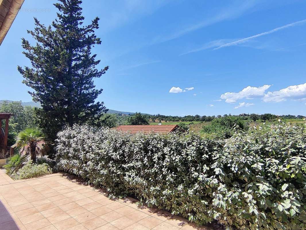 Maison à ROQUEBRUNE-SUR-ARGENS