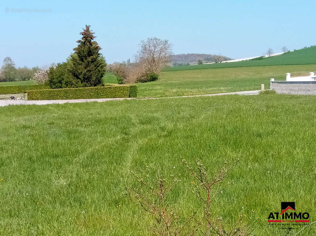 Terrain à SAINT-AMANT