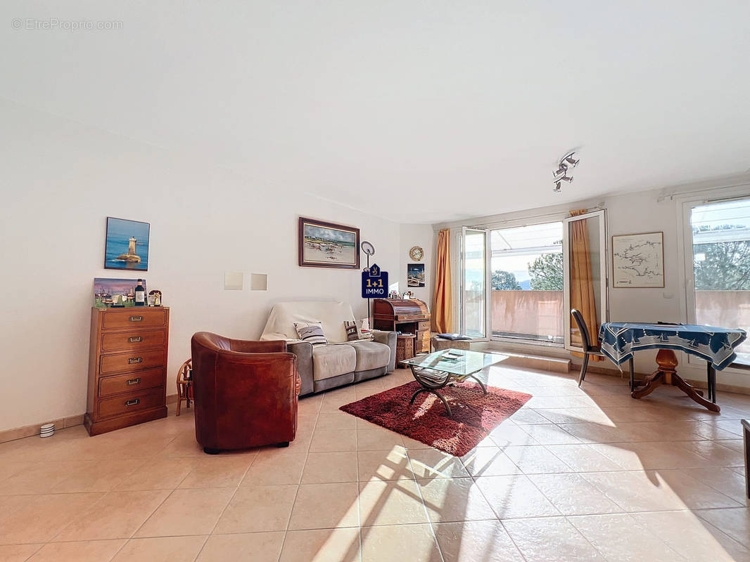 Appartement à ROQUEBRUNE-SUR-ARGENS