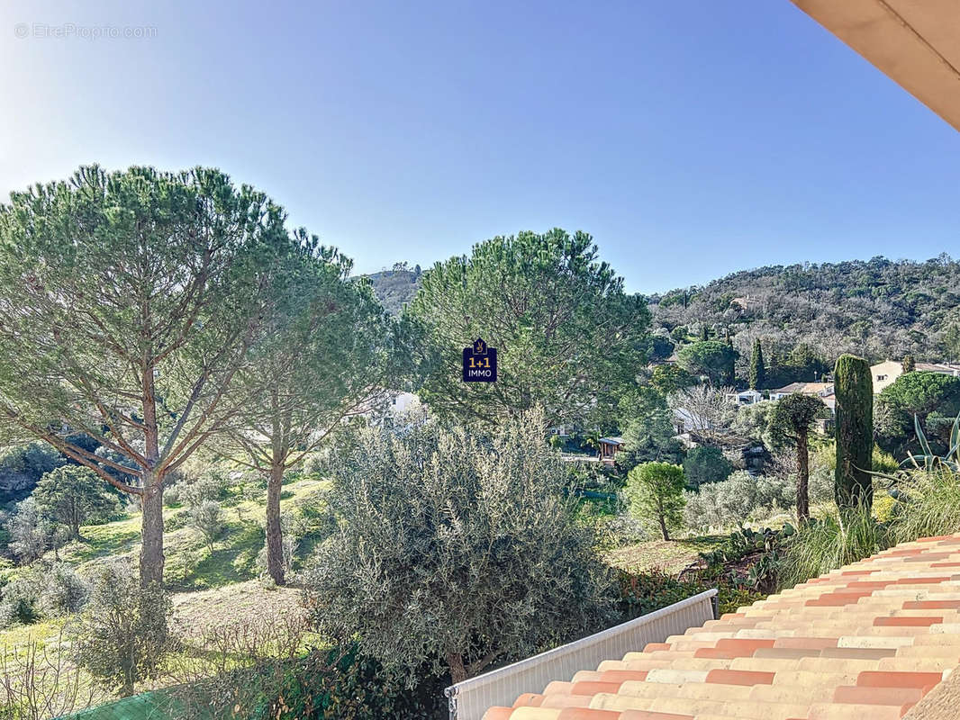 Appartement à ROQUEBRUNE-SUR-ARGENS