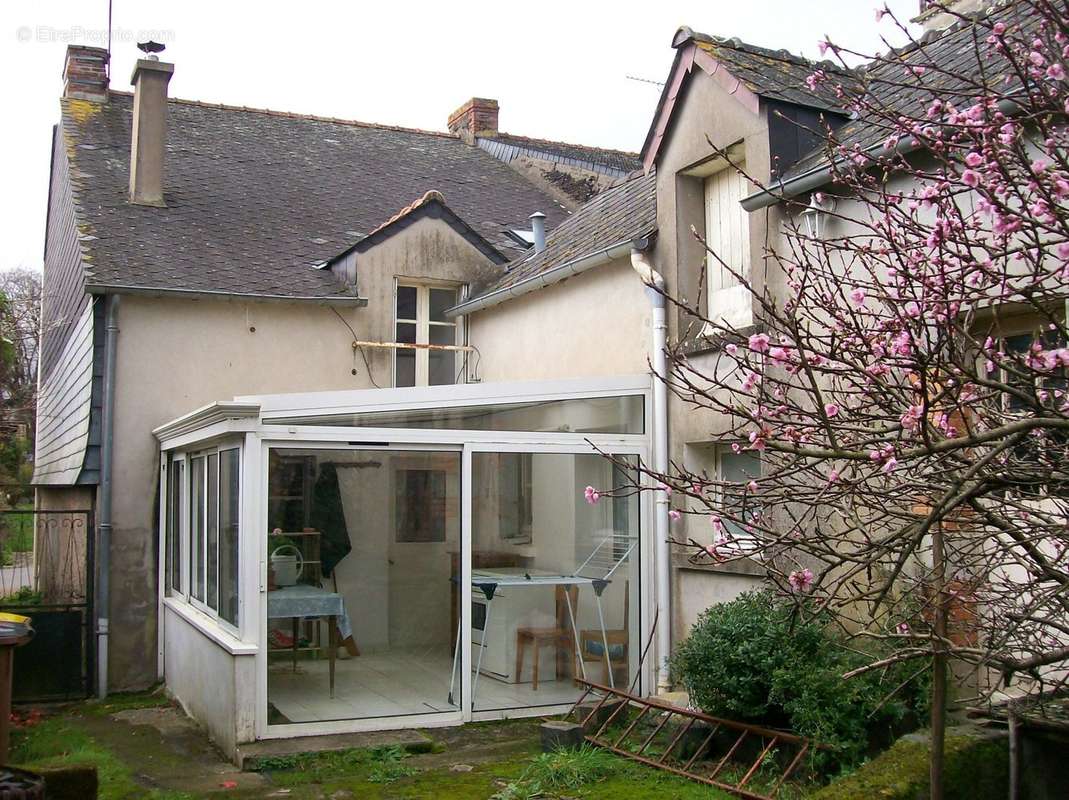 Maison à LA CHAPELLE-DE-BRAIN