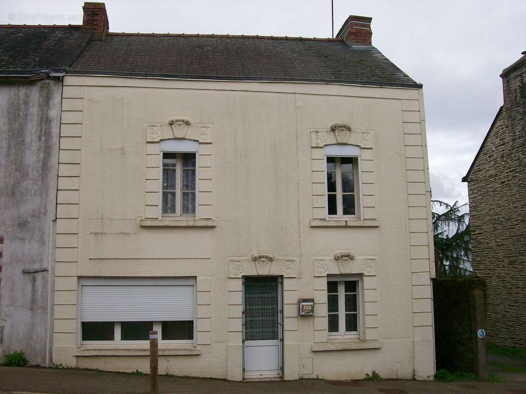 Maison à LA CHAPELLE-DE-BRAIN