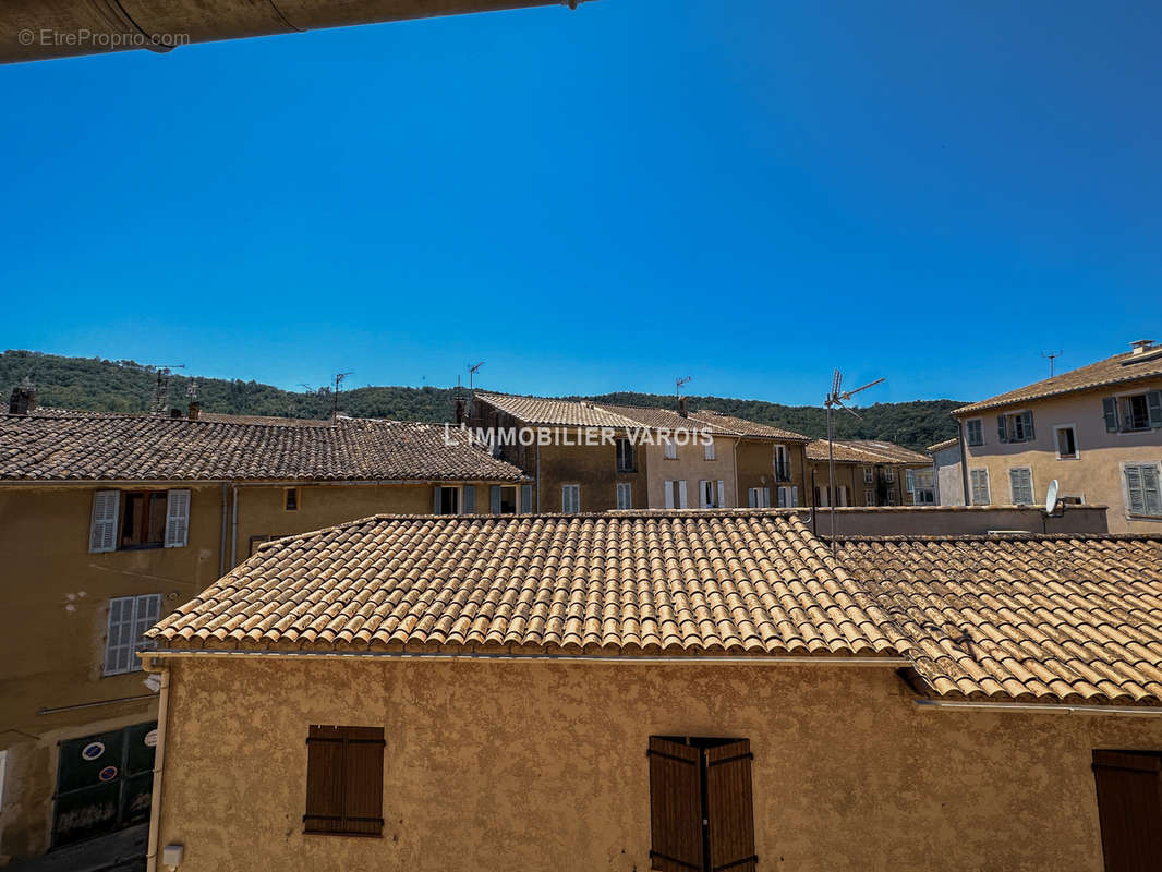 Appartement à COLLOBRIERES