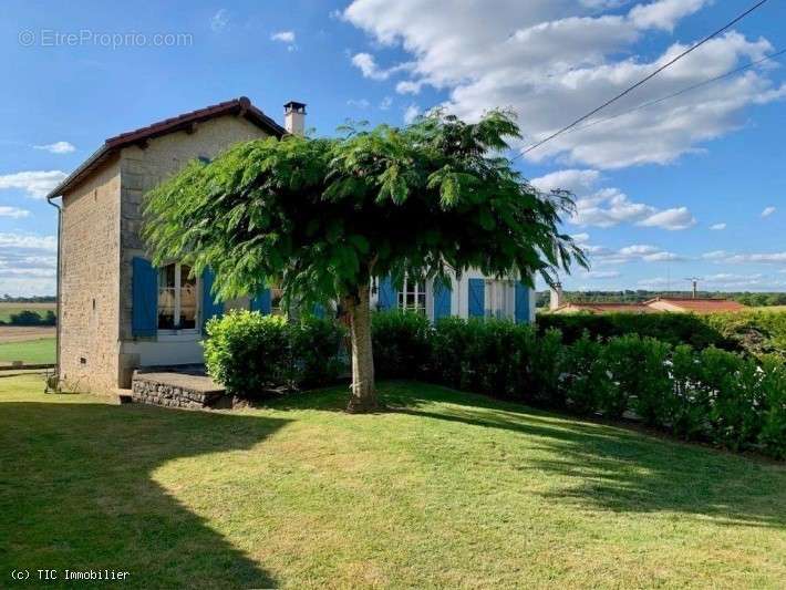 Maison à CHEF-BOUTONNE