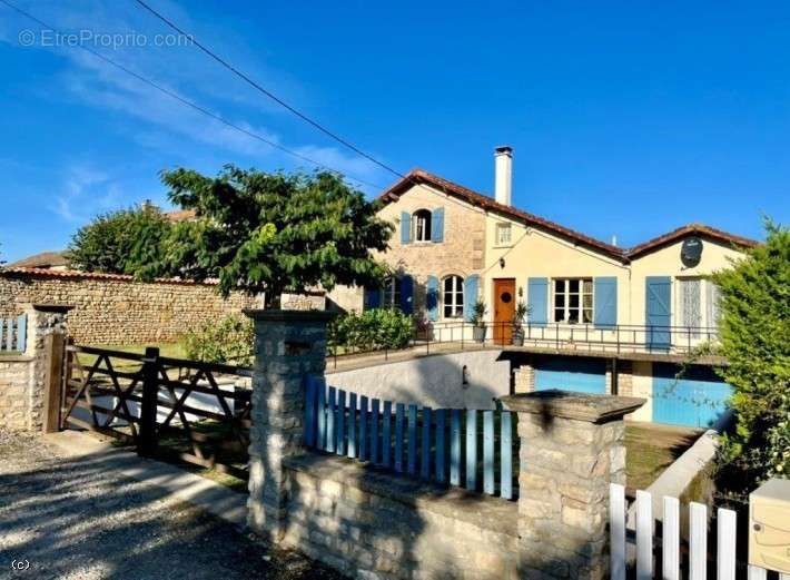 Maison à CHEF-BOUTONNE