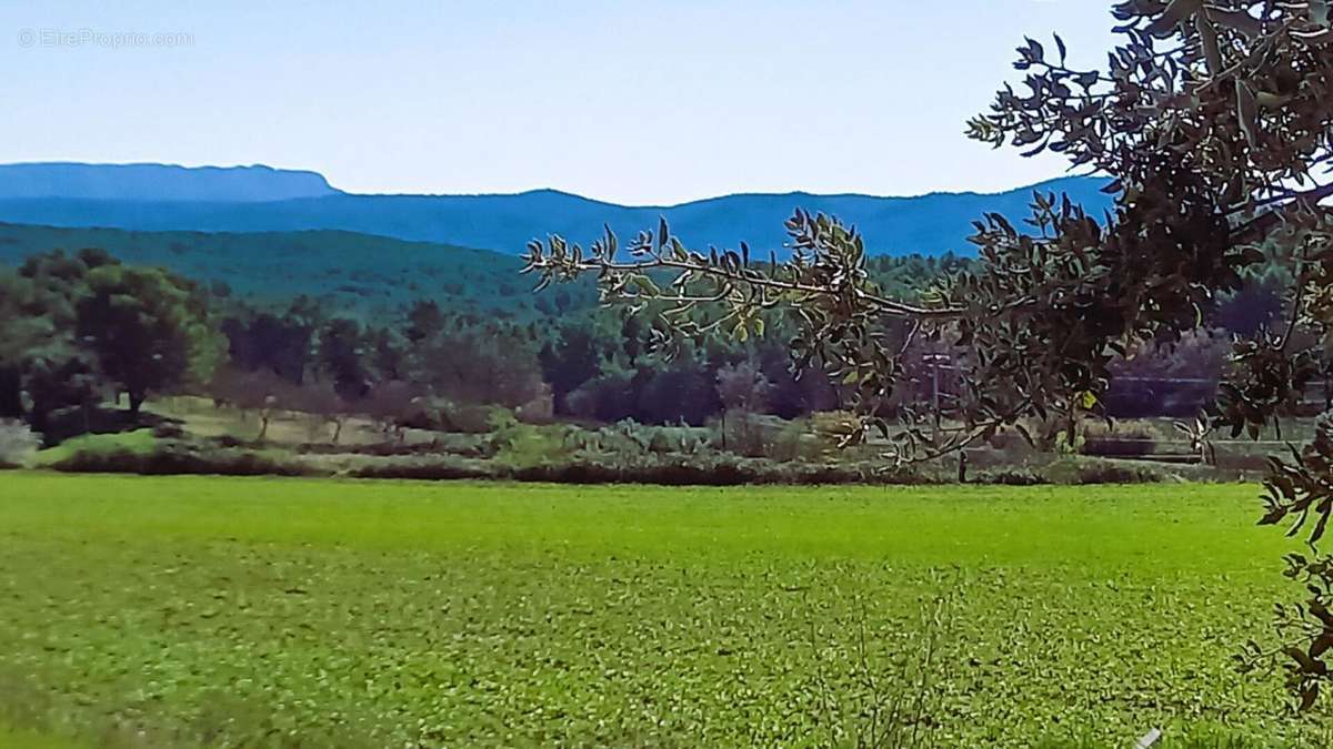 Terrain à PERTUIS