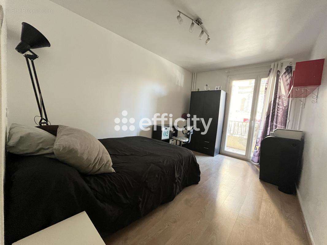 Appartement à MARSEILLE-4E