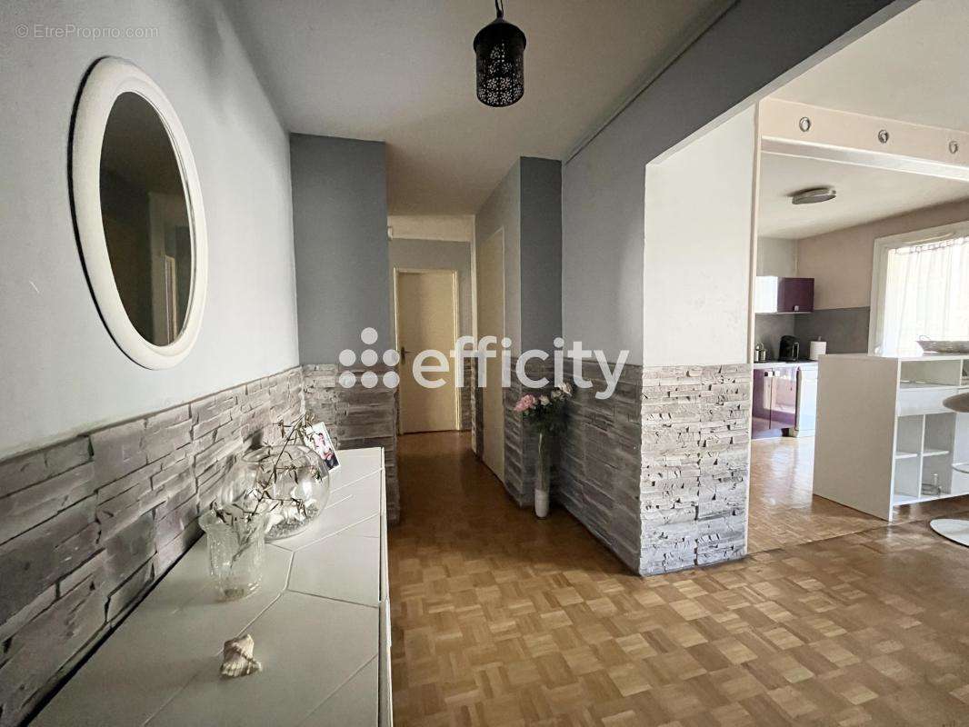 Appartement à MARSEILLE-4E