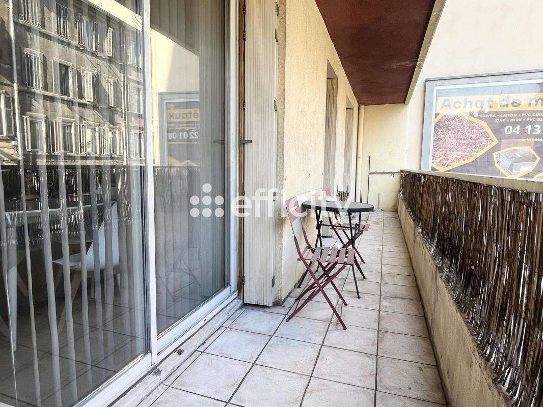 Appartement à MARSEILLE-4E