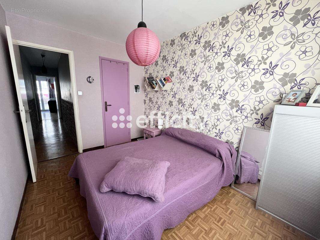 Appartement à MARSEILLE-4E