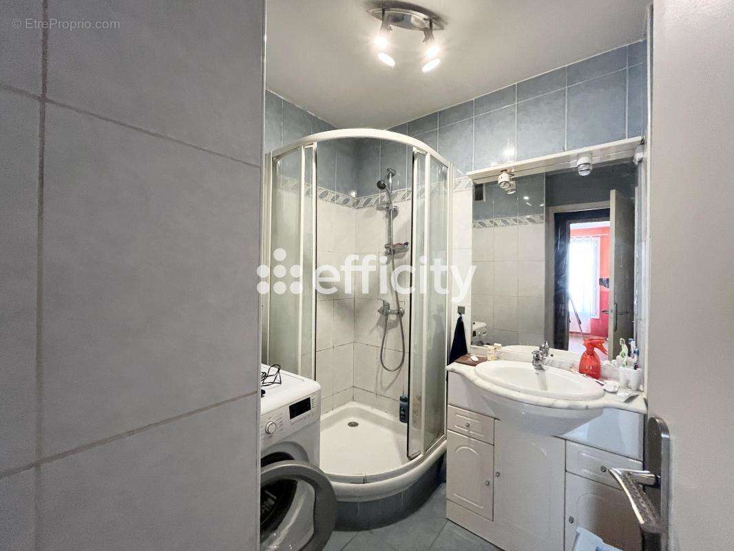 Appartement à MARSEILLE-4E