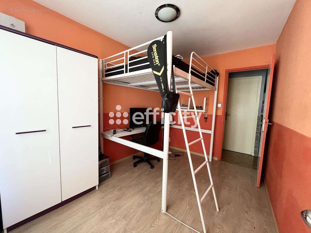 Appartement à MARSEILLE-4E