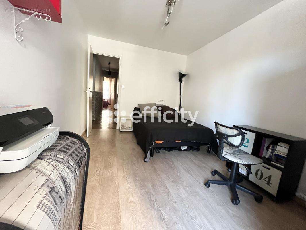 Appartement à MARSEILLE-4E