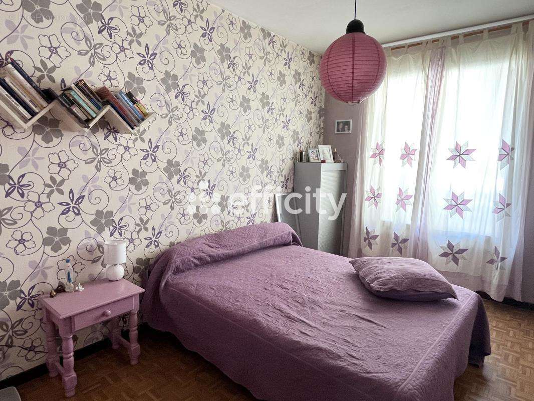 Appartement à MARSEILLE-4E