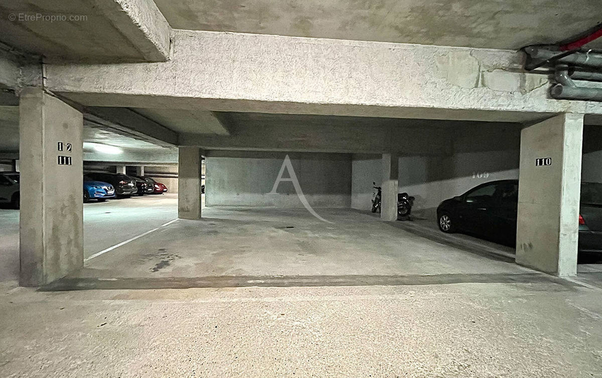 Parking à PARIS-12E